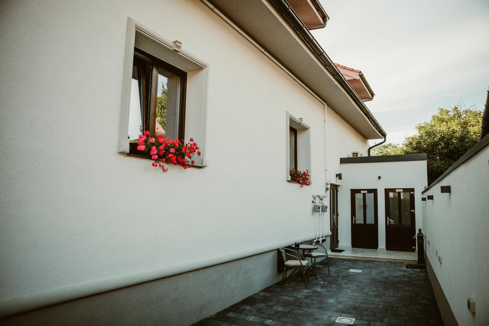 Arini White House Apartment Sibiu Exterior photo